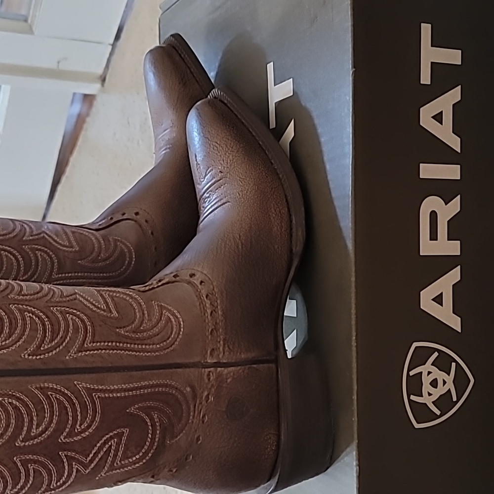 Womens ARIAT 12" Size 7 - brown leather boot - NEW never worn